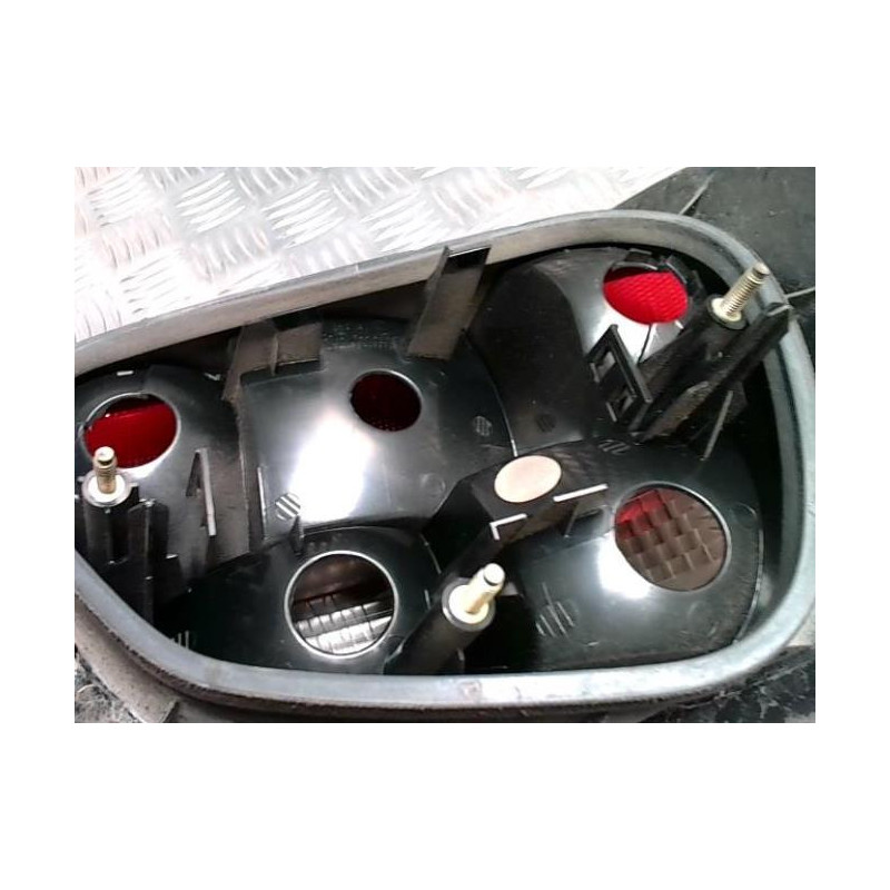 Feu arriere principal droit (feux) RENAULT MEGANE 1 PHASE 2 d’occasion