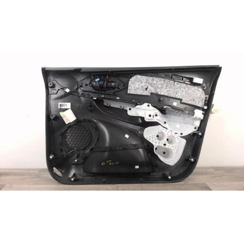 Panneau de porte avant gauche RENAULT CLIO 4 PHASE 2 d’occasion