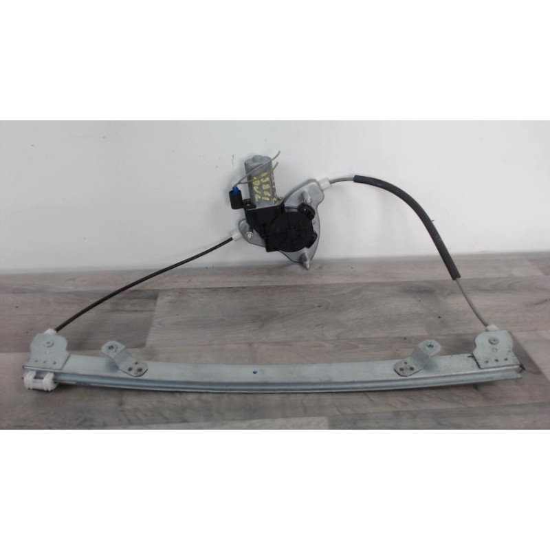 Leve vitre electrique avant gauche RENAULT CLIO 2 PHASE 2 d’occasion