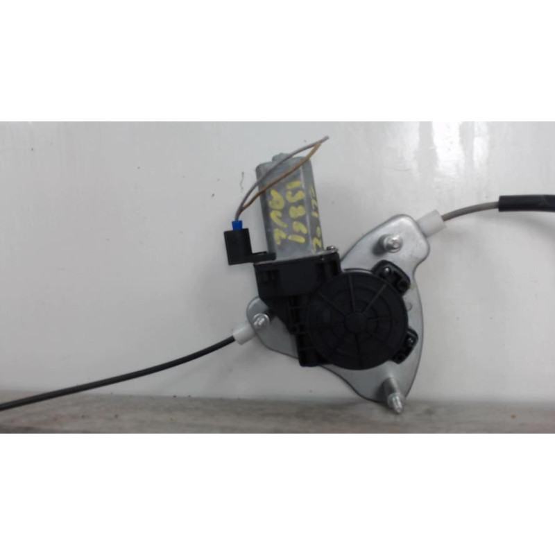 Leve vitre electrique avant gauche RENAULT CLIO 2 PHASE 2 d’occasion