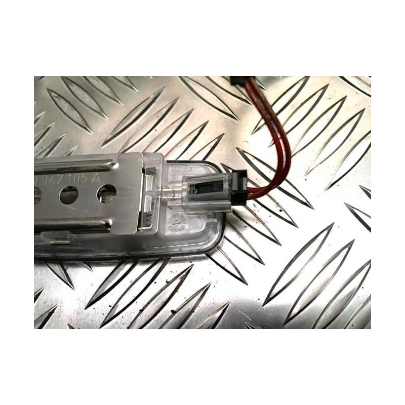 Lumiere porte avant gauche AUDI A4 3 AVANT PHASE 1 BREAK d’occasion