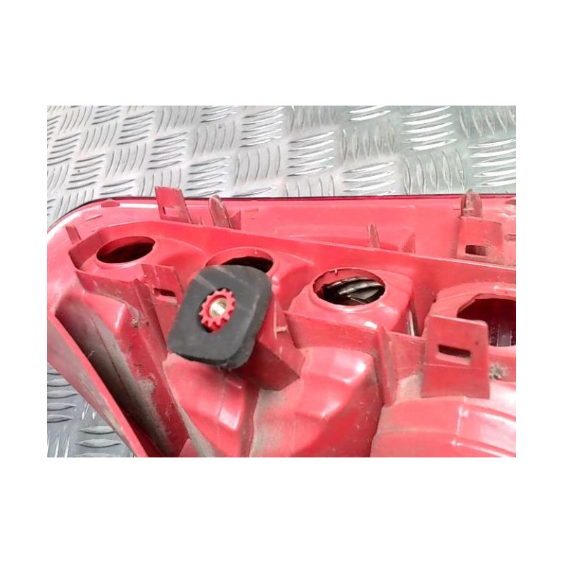 Feu arriere principal gauche (feux) RENAULT CLIO 2 PHASE 2 d’occasion