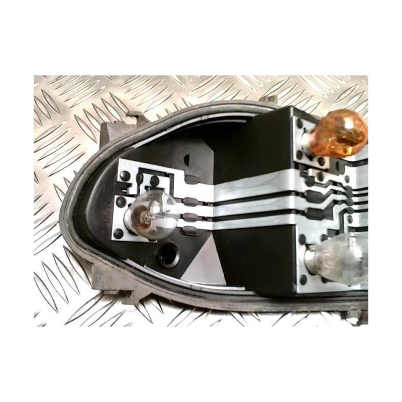 Platine feu arriere droit RENAULT CLIO 3 PHASE 1 d’occasion