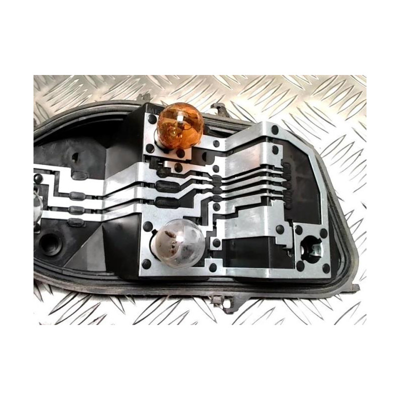 Platine feu arriere droit RENAULT CLIO 3 PHASE 1 d’occasion