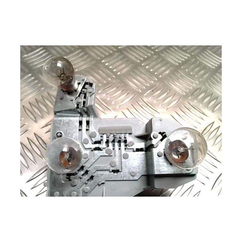 Platine feu arriere gauche TOYOTA COROLLA 10 PHASE 2 d’occasion