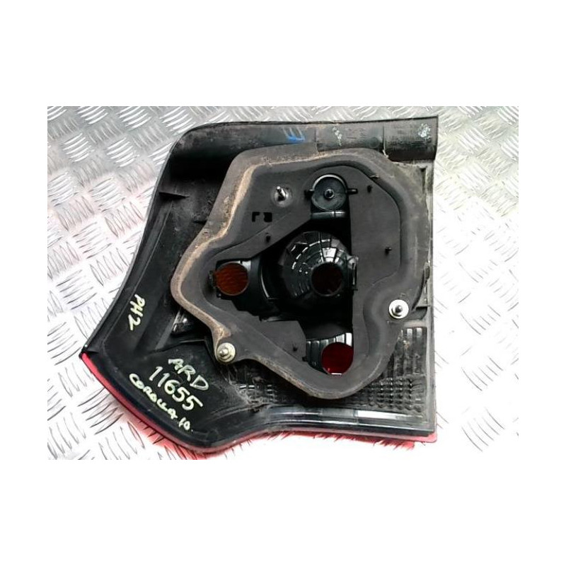 Feu arriere principal droit (feux) TOYOTA COROLLA 10 PHASE 2 d’occasion