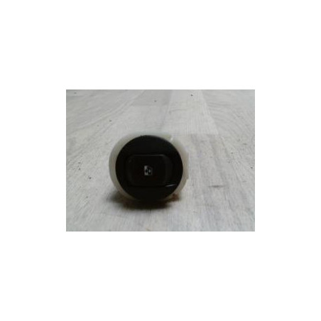 Interrupteur de leve vitre avant droit RENAULT CLIO 3 PHASE 1 d’occasion