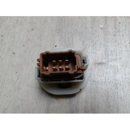 Interrupteur de leve vitre avant droit RENAULT CLIO 3 PHASE 1 d’occasion