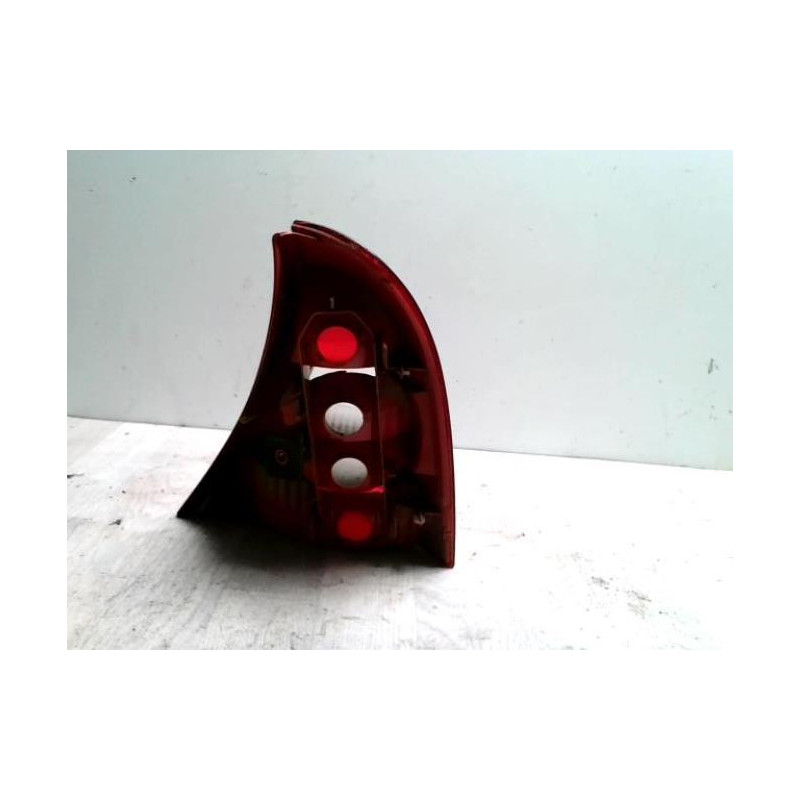 Feu arriere principal gauche (feux) RENAULT CLIO 2 PHASE 2 d’occasion
