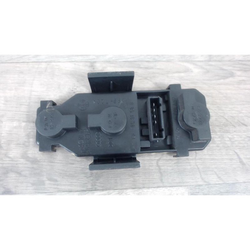 Platine feu arriere droit AUDI A6 2 AVANT PHASE 2 BREAK d’occasion