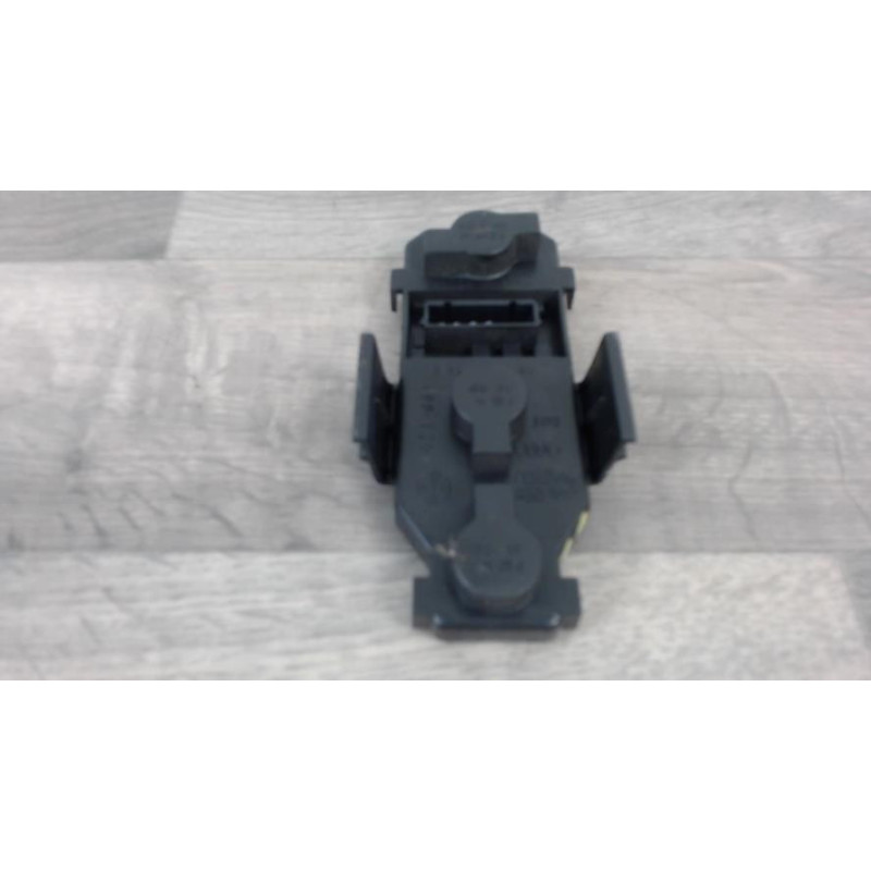 Platine feu arriere droit AUDI A6 2 AVANT PHASE 2 BREAK d’occasion