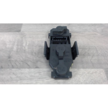 Platine feu arriere droit AUDI A6 2 AVANT PHASE 2 BREAK d’occasion