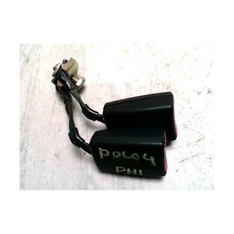 Attache ceinture arriere gauche VOLKSWAGEN POLO 4 PHASE 1 d’occasion