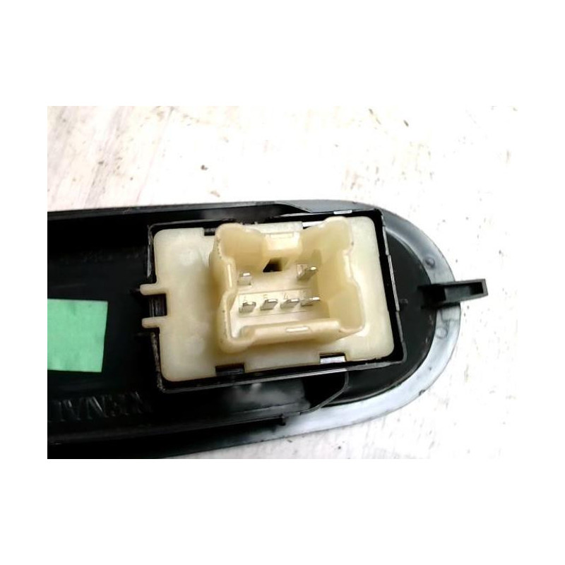Interrupteur de leve vitre avant droit DACIA DUSTER 1 PHASE 2 d’occasion