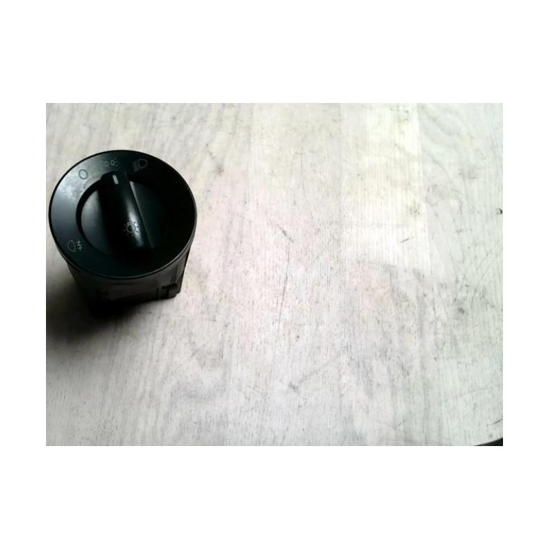 Commande de phare VOLKSWAGEN POLO 4 PHASE 1 d’occasion