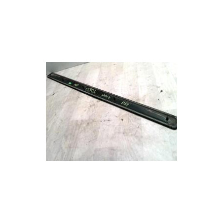 Baguette de porte avant droite VOLKSWAGEN POLO 4 PHASE 1 d’occasion