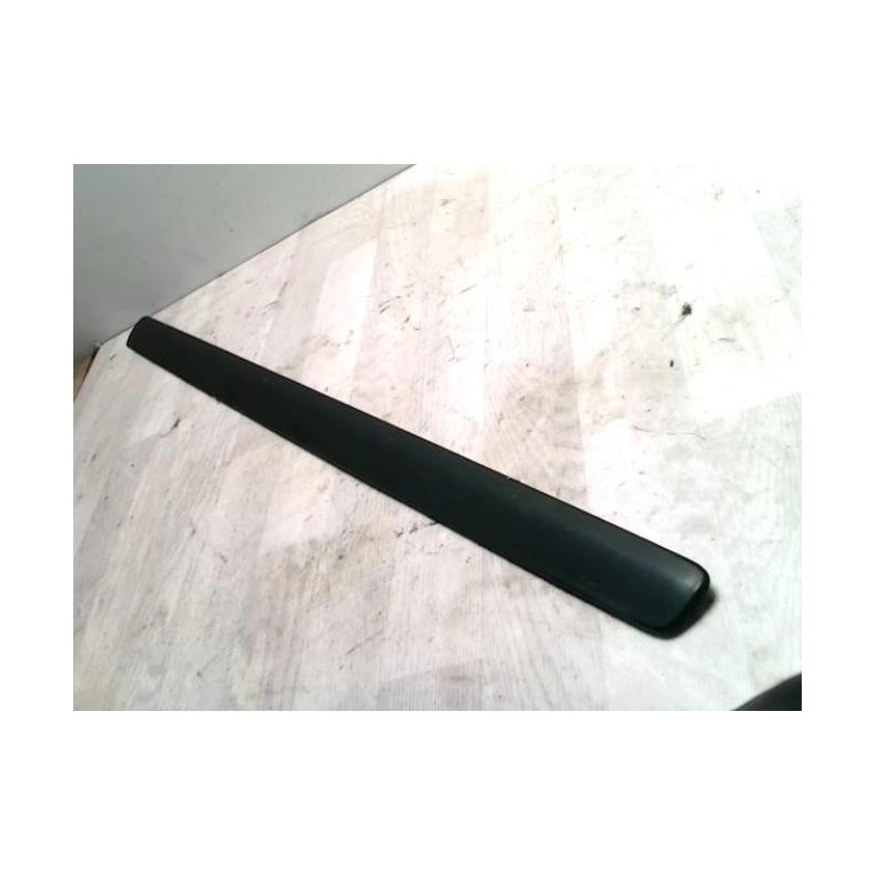 Baguette de porte avant droite VOLKSWAGEN POLO 4 PHASE 1 d’occasion