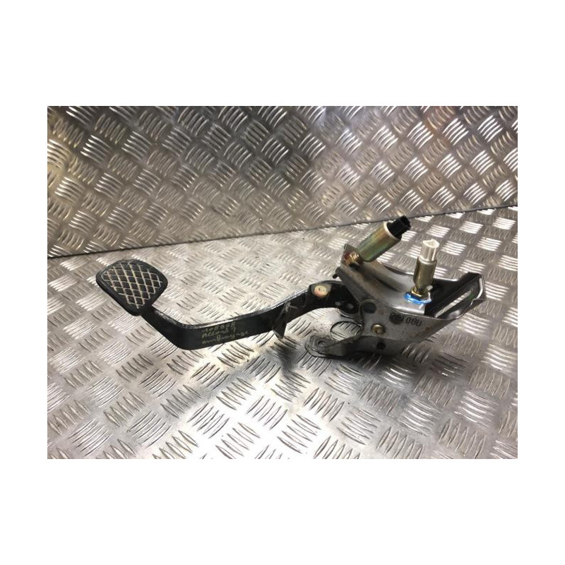 Pedale d'embrayage HONDA ACCORD 7 PHASE 2 BREAK d’occasion