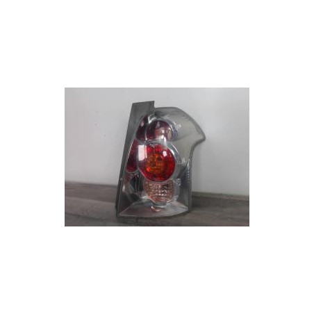 Enjoliveur de feu arriere droit TOYOTA COROLLA VERSO 2 PHASE 1 d’occasion