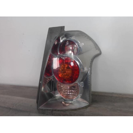 Enjoliveur de feu arriere droit TOYOTA COROLLA VERSO 2 PHASE 1 d’occasion