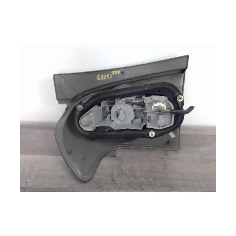 Enjoliveur de feu arriere droit TOYOTA COROLLA VERSO 2 PHASE 1 d’occasion