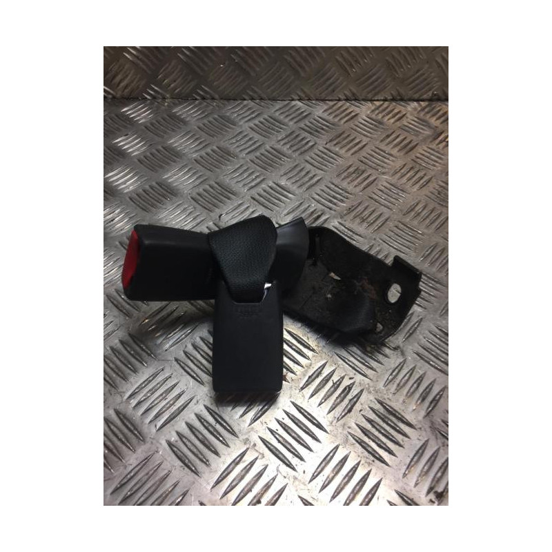Attache ceinture arriere gauche TOYOTA AVENSIS 2 PHASE 2 d’occasion