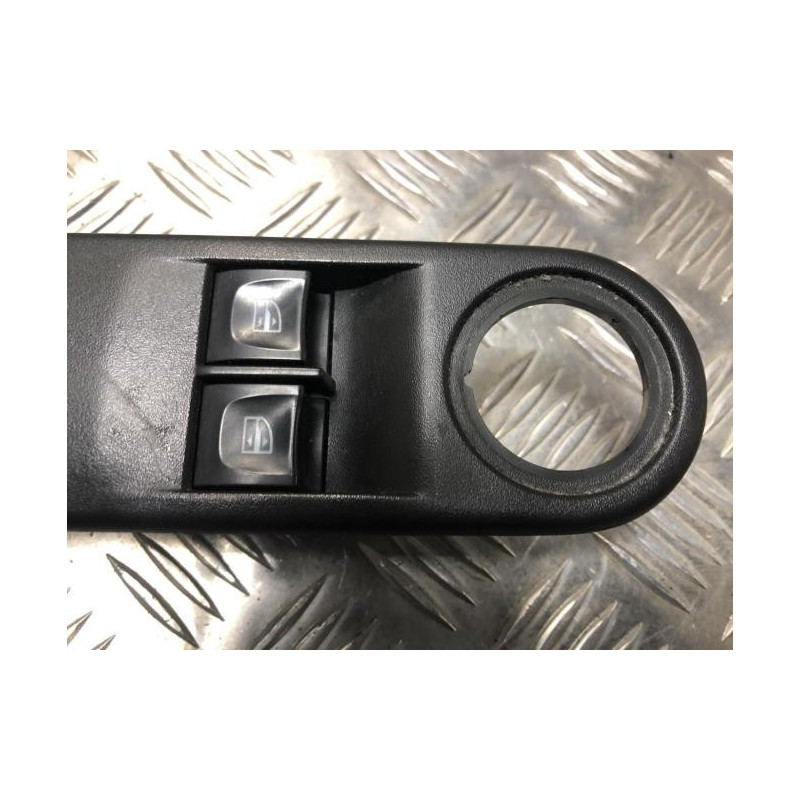 Interrupteur de leve vitre avant gauche RENAULT CLIO 4 PHASE 1 d’occasion