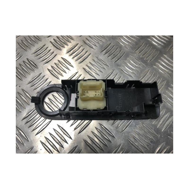 Interrupteur de leve vitre avant gauche RENAULT CLIO 4 PHASE 1 d’occasion