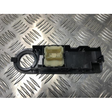 Interrupteur de leve vitre avant gauche RENAULT CLIO 4 PHASE 1 d’occasion