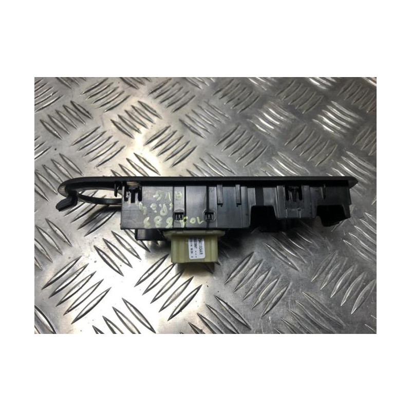 Interrupteur de leve vitre avant gauche RENAULT CLIO 4 PHASE 1 d’occasion
