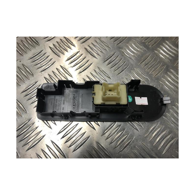 Interrupteur de leve vitre avant droit RENAULT CLIO 4 PHASE 1 d’occasion