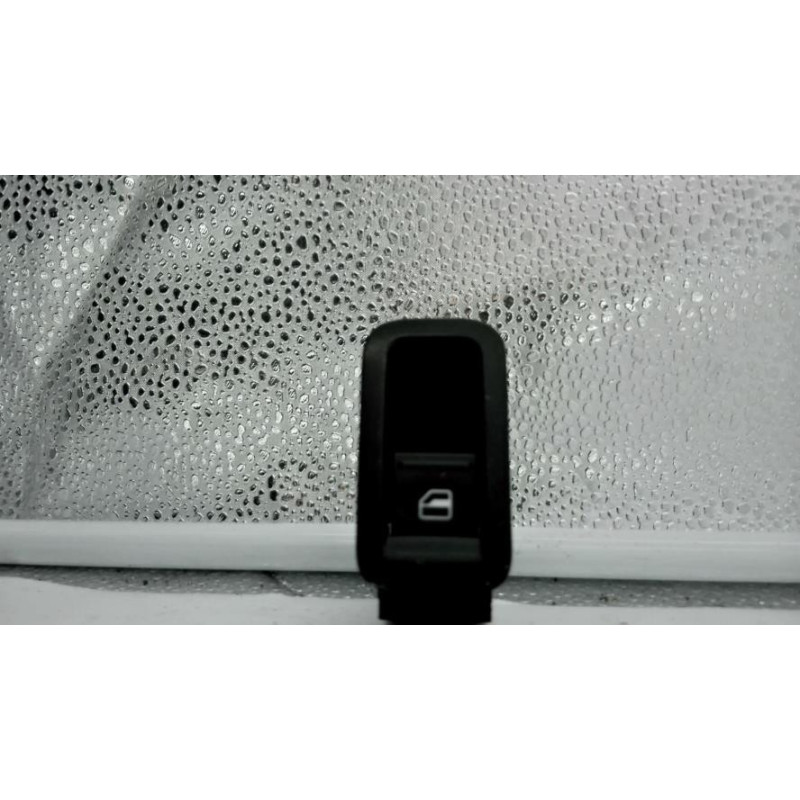 Interrupteur de leve vitre avant droit VOLKSWAGEN POLO 5 PHASE 1 d’occasion
