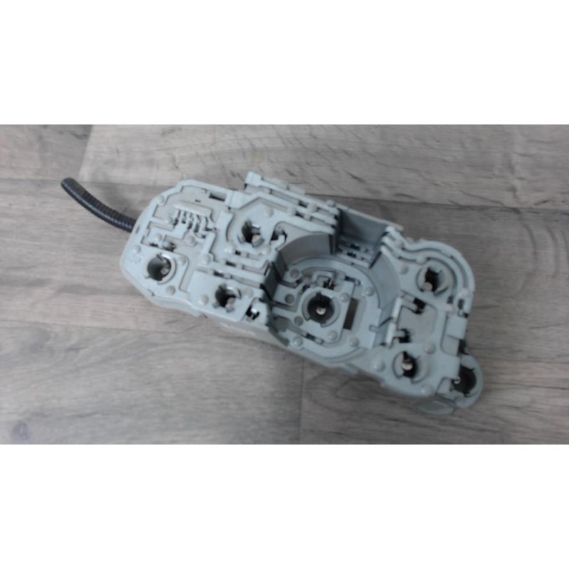 Platine feu arriere droit TOYOTA COROLLA VERSO 2 PHASE 1 d’occasion