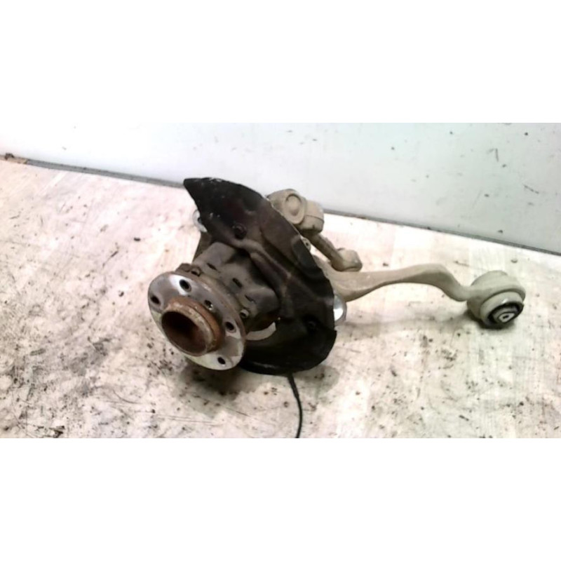 Fusee avant gauche BMW SERIE 1 E81 d’occasion