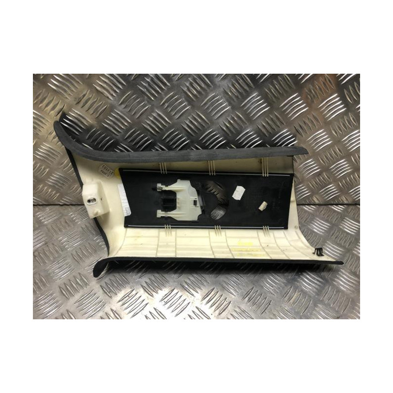 Garniture laterale arriere droite PORSCHE CAYENNE 1 PHASE 1 d’occasion