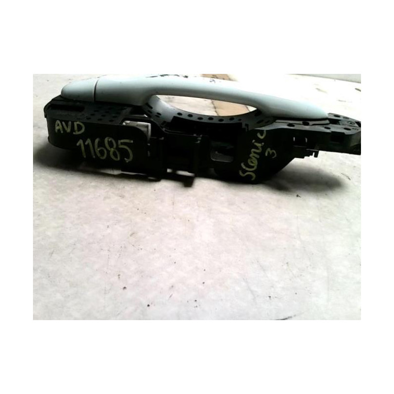 Poignee porte avant droit RENAULT SCENIC 3 PHASE 1 d’occasion