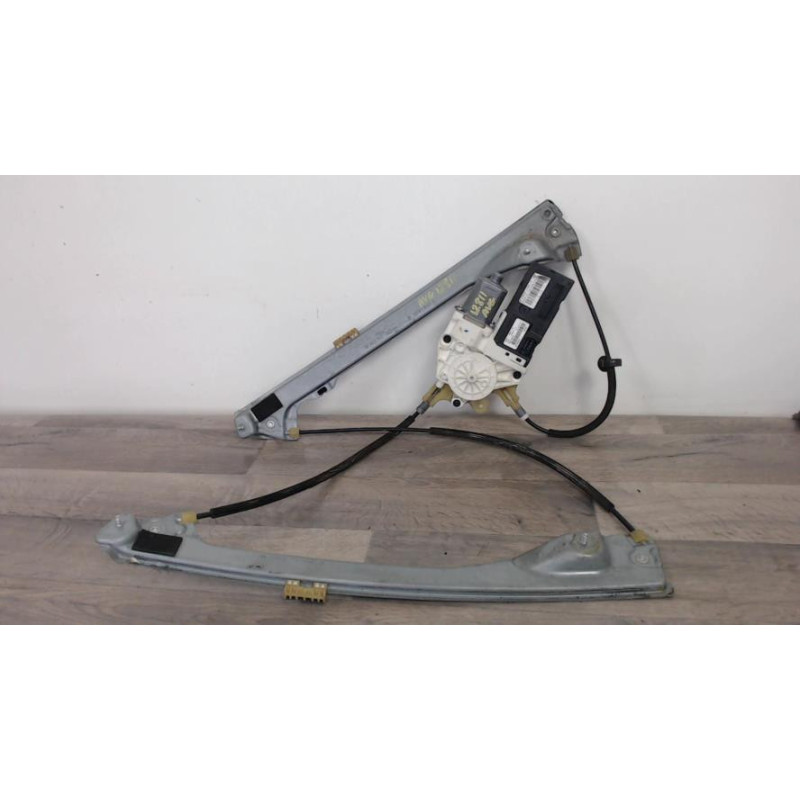 Leve vitre electrique avant gauche RENAULT LAGUNA 3 PHASE 1 BREAK d’occasion