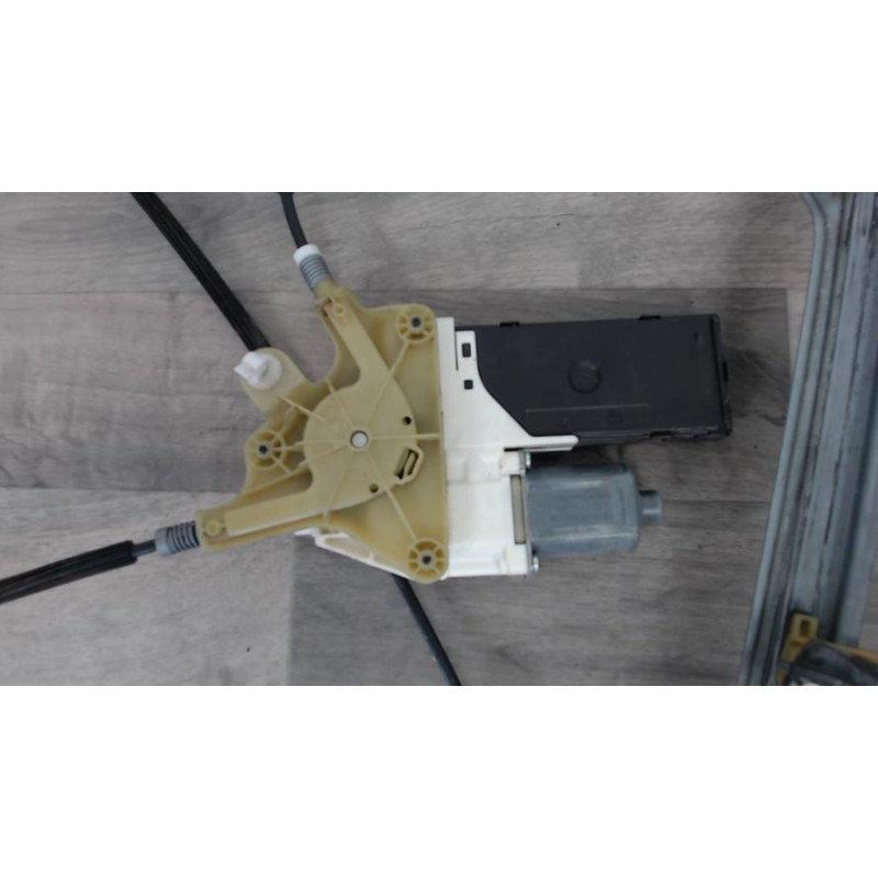 Leve vitre electrique avant gauche RENAULT LAGUNA 3 PHASE 1 BREAK d’occasion