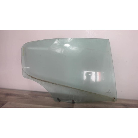 Vitre arriere droit PEUGEOT 407 PHASE 1 d’occasion
