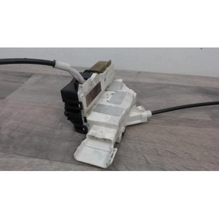 Serrure avant droit PEUGEOT 407 PHASE 1 d’occasion