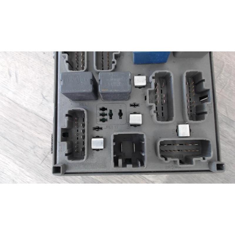 Boitier servitude moteur (BSM) RENAULT LAGUNA 2 PHASE 2 BREAK d’occasion