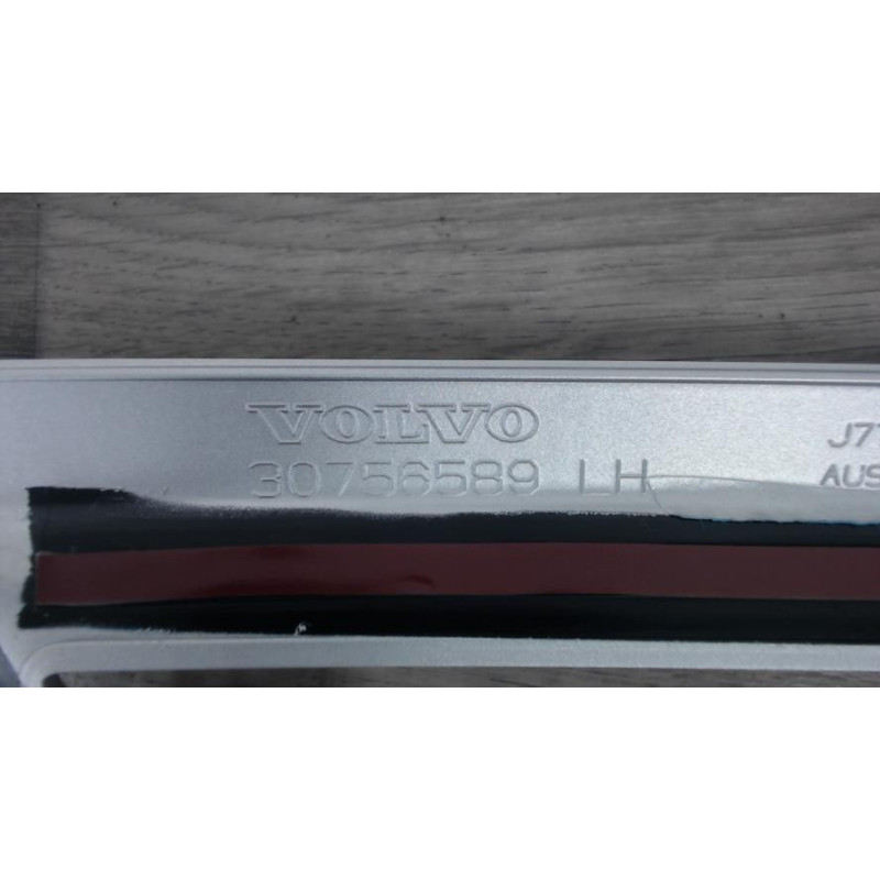 Enjoliveur anti brouillard VOLVO C 30 PHASE 1 d’occasion