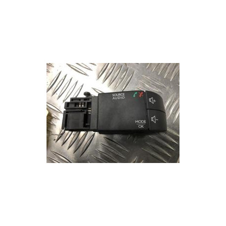 Commande autoradio RENAULT CLIO 4 PHASE 1 d’occasion