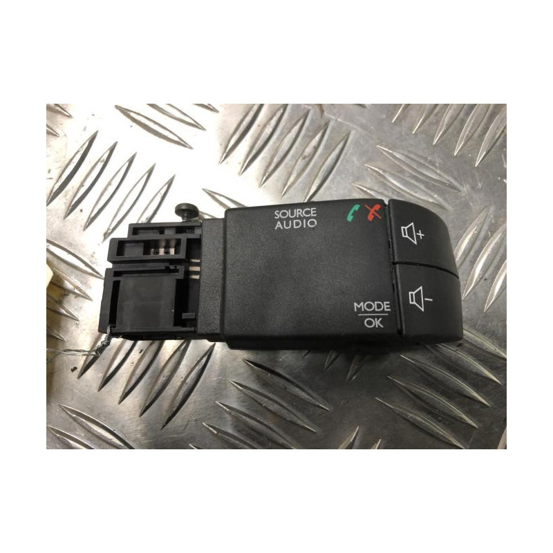 Commande autoradio RENAULT CLIO 4 PHASE 1 d’occasion