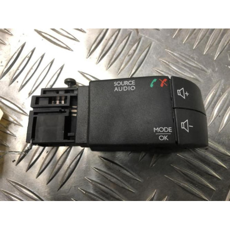 Commande autoradio RENAULT CLIO 4 PHASE 1 d’occasion