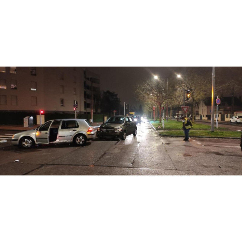 Platine feu arriere droit MERCEDES CLASSE B 245 PHASE 2 d’occasion