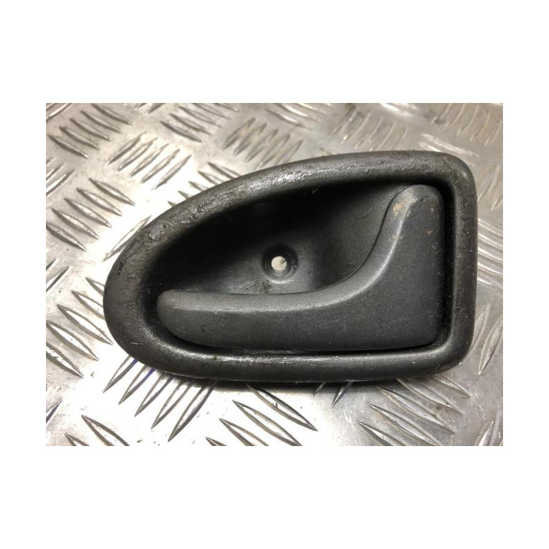 Poignee interieur avant droit RENAULT SCENIC 1 PHASE 2 d’occasion