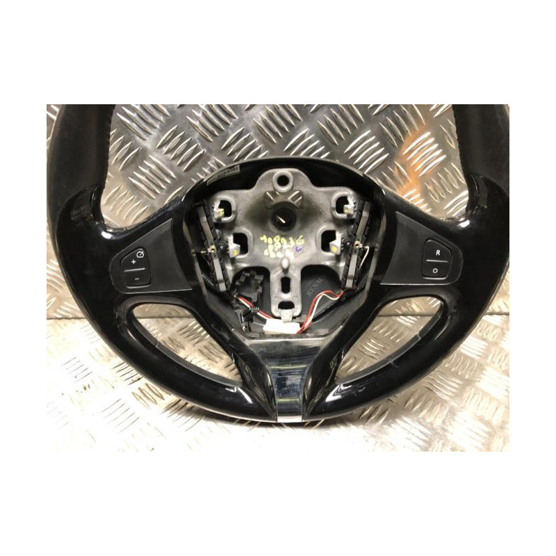 Volant RENAULT CLIO 4 PHASE 1 BREAK d’occasion