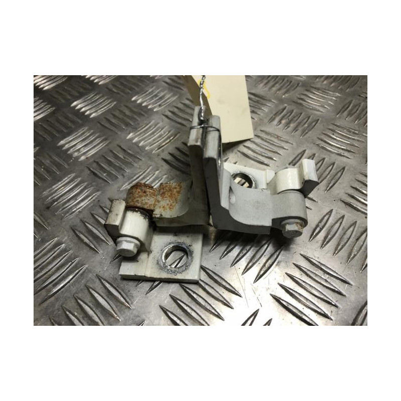 Charniere de porte avant gauche FORD KA 2 PHASE 2 d’occasion