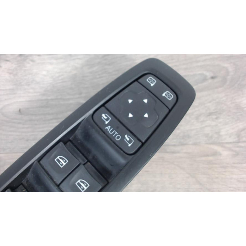 Interrupteur de leve vitre avant gauche RENAULT MEGANE 4 PHASE 1 d’occasion